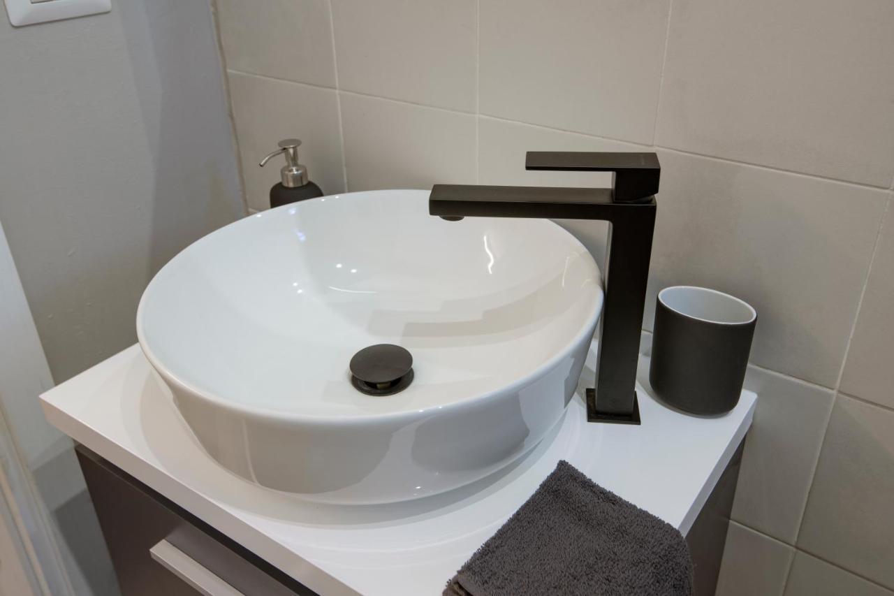 Super Modern And Design Apartment, A Due Passi Dai Navigli Milan Exterior photo